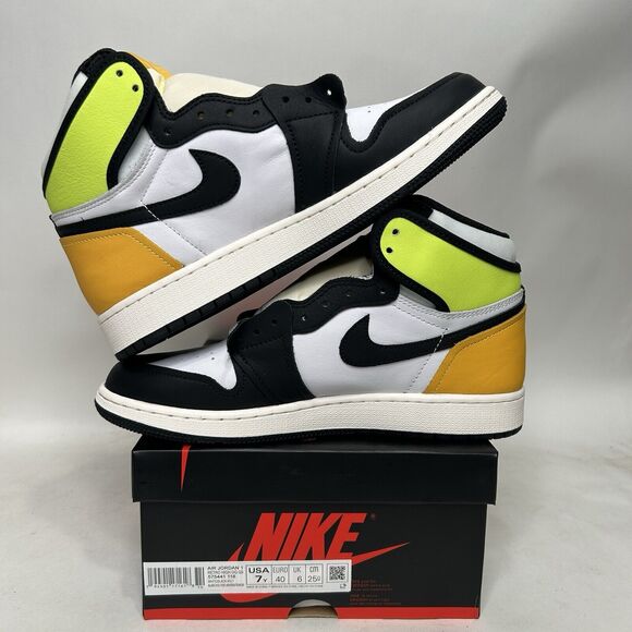 Nike Air Jordan 1 Retro High OG GS “White Black Volt Gold” 2024 - Picture 3 of 5